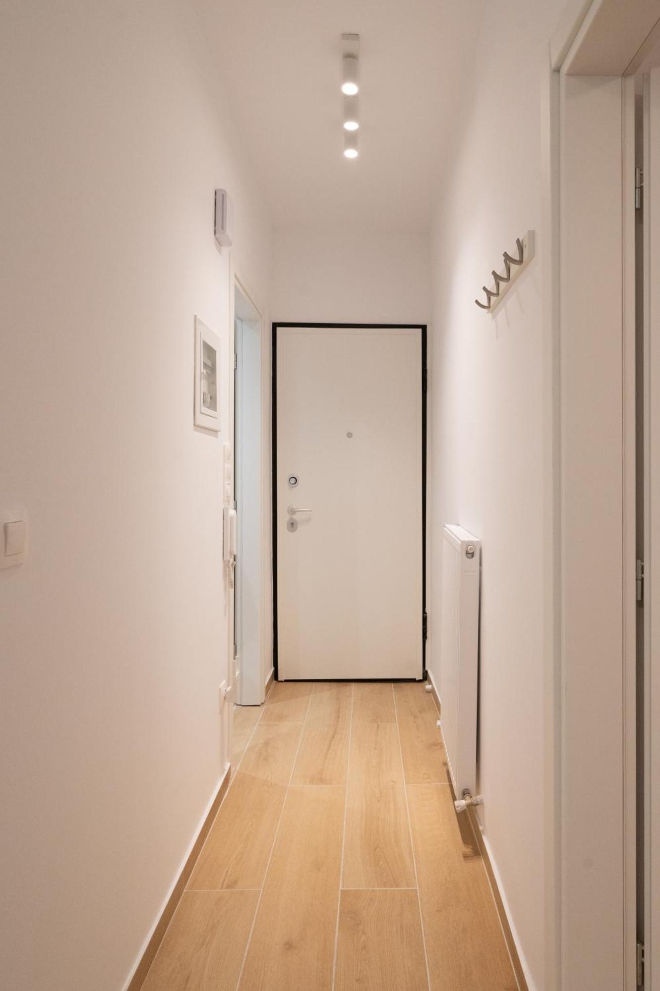 Honey Oak & Cream Patio By Nest Apartment Salonic Exterior foto